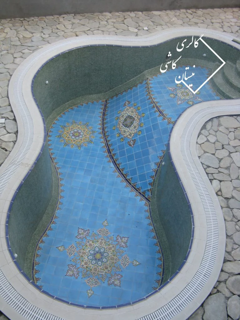 حوضچه و آب نما با کاشی سنتی هفت رنگ