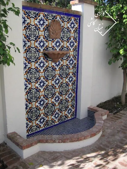 آبنما با کاشی سنتی با طرح اسپانیایی-مراکشی