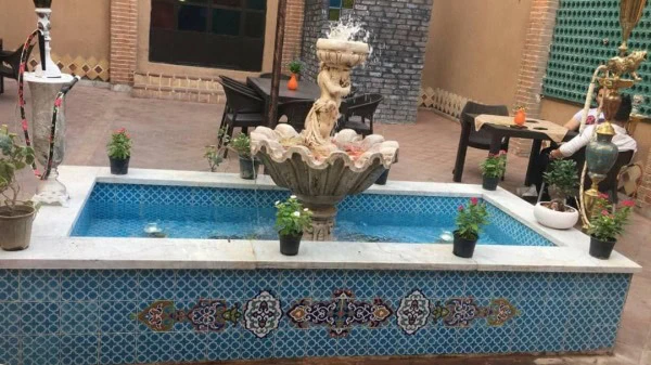 حوص با کاشی سنتی