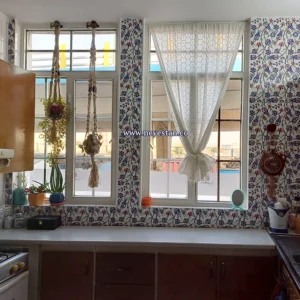 کاشی گل ترکی در آشپرخانه ایرانی