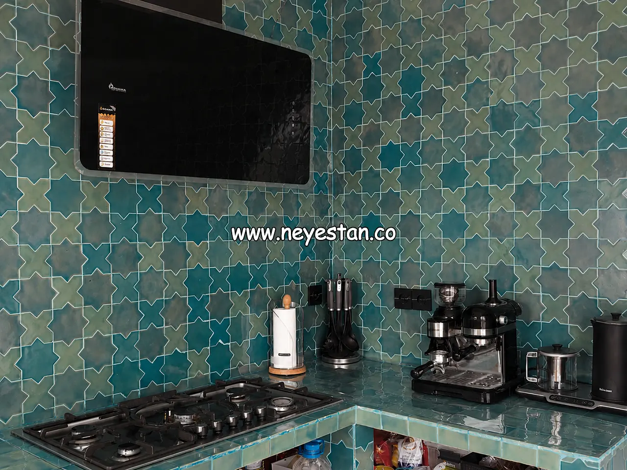 کاشی دست ساز شمسه و چلیپا نیستان بین کابینت