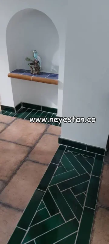 قرنیز کاشی دست‌ساز و لعاب‌دار مترویی 