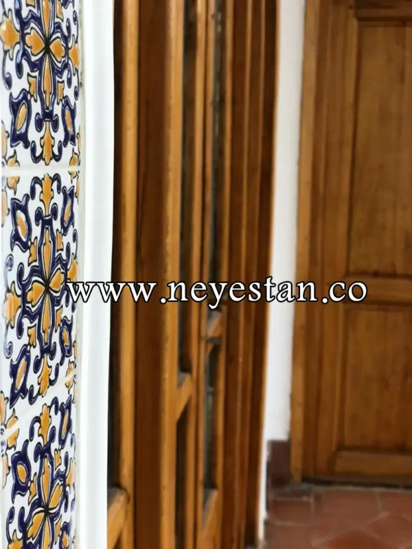 قرنیز کاشی دست‌ساز و لعاب‌دار