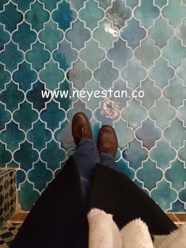 کاشی طرح ترنج ایرانی در کف 