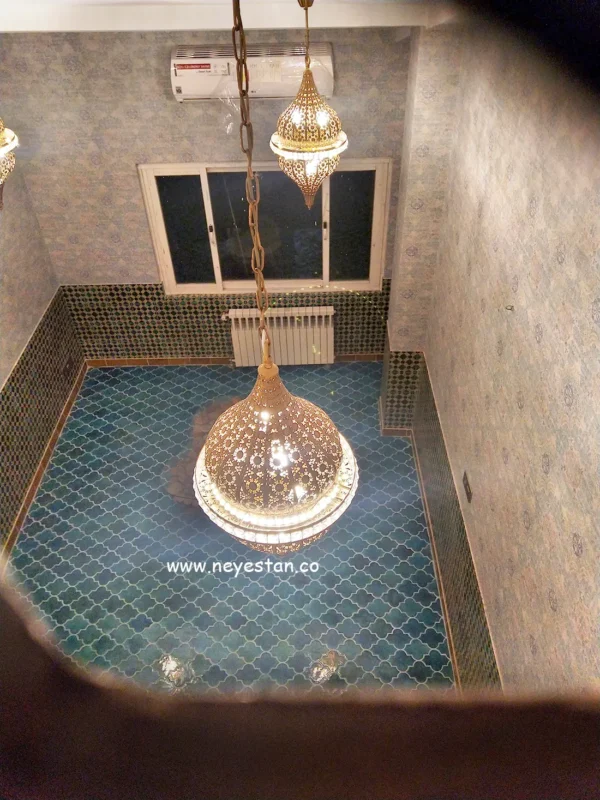 کاشی طرح ترنج کار شده در کف 