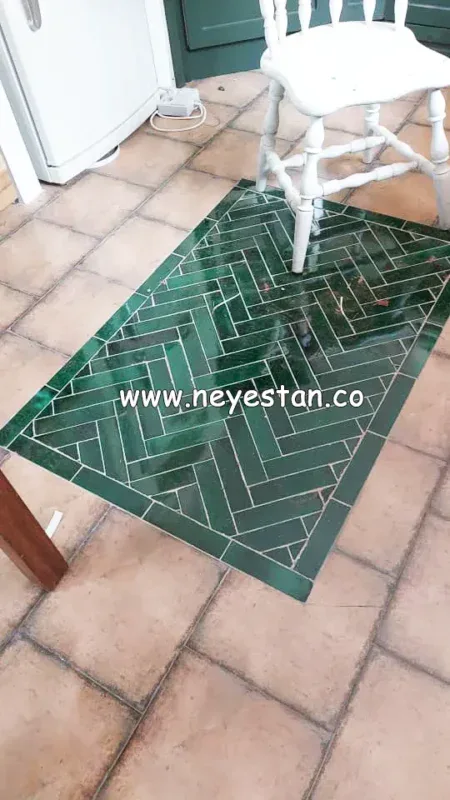 کاشی مترویی زمردی در کف 