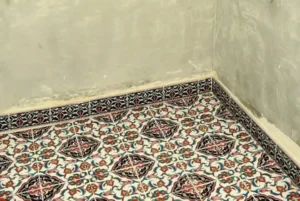 کاشی گل ترکی کار شده در کف