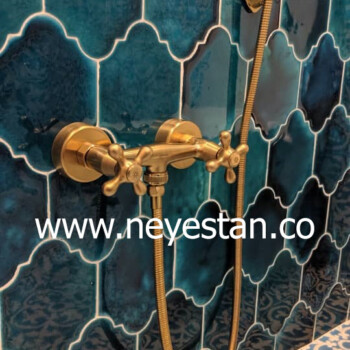کاشی سنتی کار شده در سرویس بهداشتی